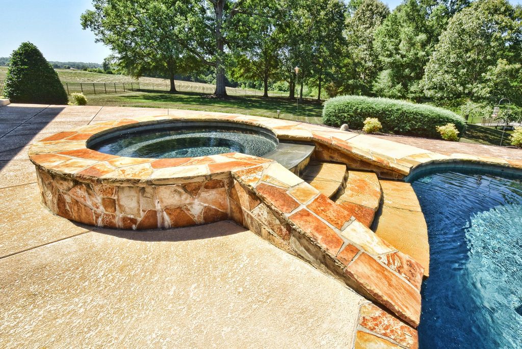 Hottub With Stairs