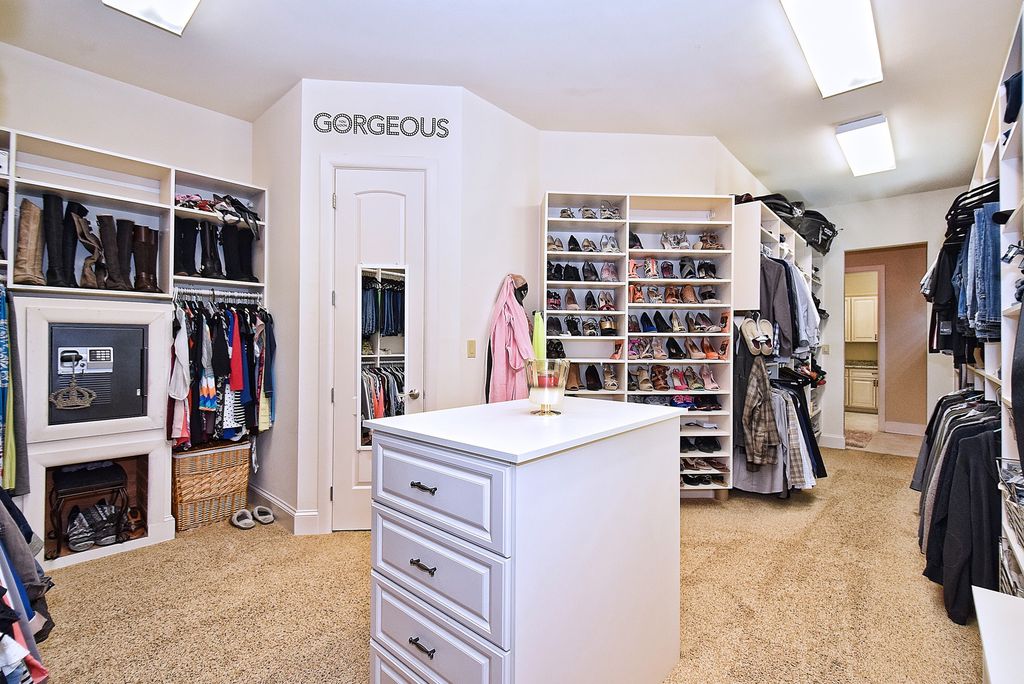 Walk In Closet