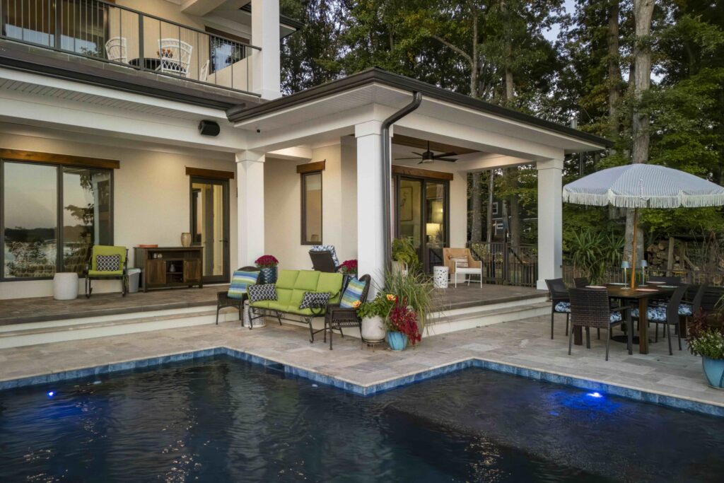 outdoor-poolside-dining